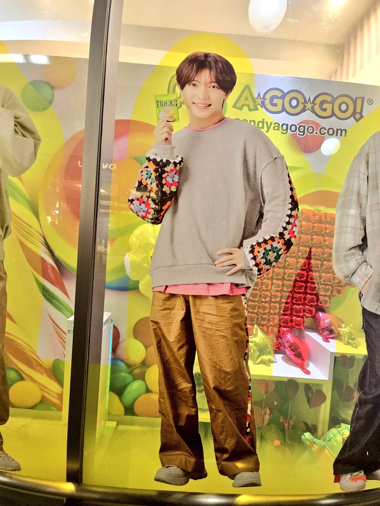 Yukimama0223k's tweet image. 仕事帰りに心斎橋商店街行きました🙌✨
ぷっくりシールもGET👍
大阪でトリックス祭✨夢でした 🥹嬉しい🙌✨
 #トリックス  #TRICKS
#KEYTOLIT