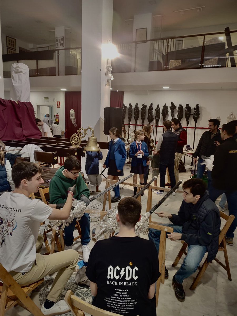 Sagrado Descendimiento tweet media