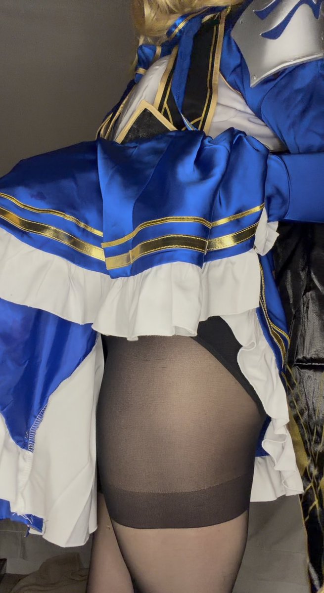 adoredbeloved's tweet photo. A peek? Under my skirt? If you insist, Master.

#Saber #Artoria #Fate #Cosplay https://t.co/x9uh9B2kB2