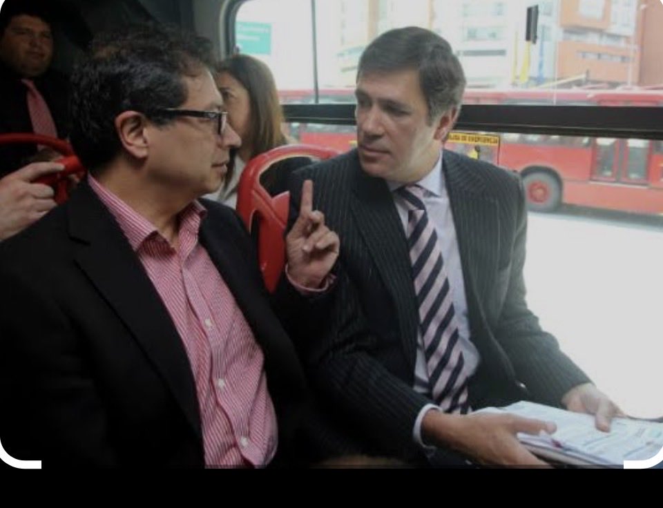 <a href="/GustavoBolivar/">Gustavo Bolívar</a> <a href="/30041212/">LUZ_BALPHILO</a> Este ? El que nombró Gustavo Petro en su alcaldía y le encargó nada más y nada menos que la construcción del metro subterráneo?