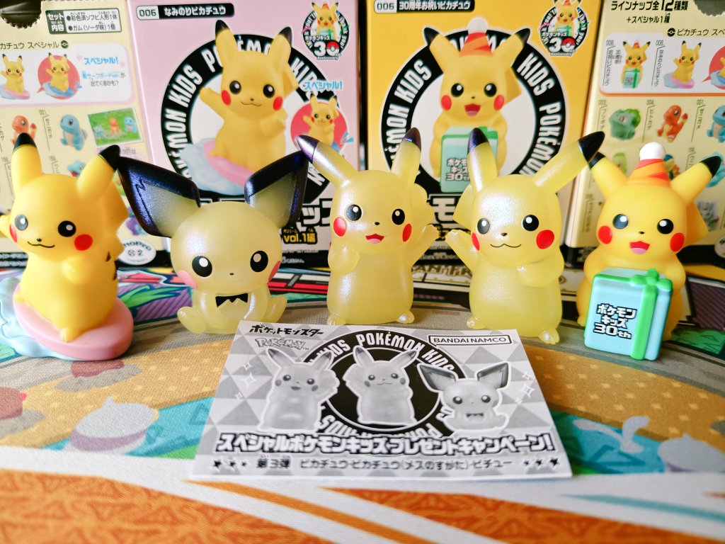 psy_koduck54's tweet photo. 先月届いたポケモンキッズクリアバージョンの当選品と30周年のピカチュウたち⚡ https://t.co/J8ysqXF7ND