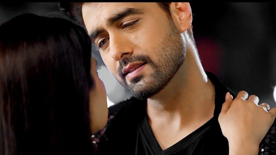 🤌😭

Baal aur chashma hata do iam missing him

[#ARMAANPODDARMONTH #2YearsofRPasArmaan #yrkkh #rohitpurohit #armaanpoddar]