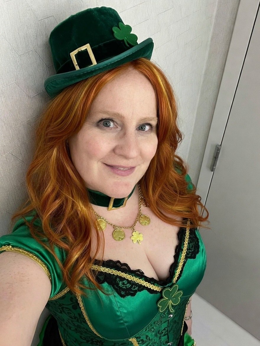 TheAuthStephTom tweet media