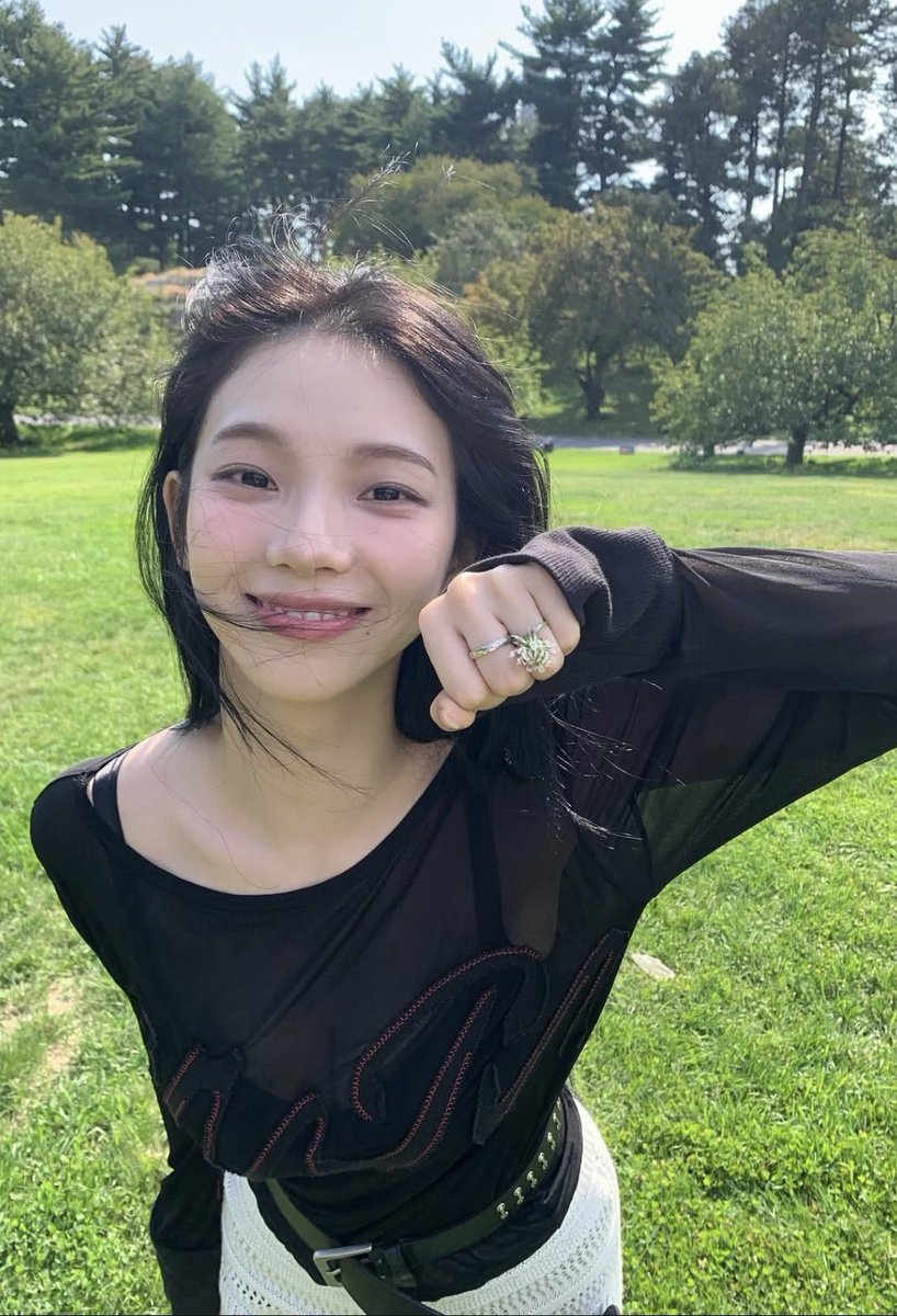 hourly karina tweet media