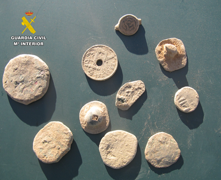 Condenados dos expoliadores sorprendidos en un yacimiento arqueológico de Ciudad Real.

Deberán pagar una indemnización de 26.800 euros a la Junta de Comunidades de Castilla- La Mancha por el expolio.

cmmedia.es/noticias/casti…