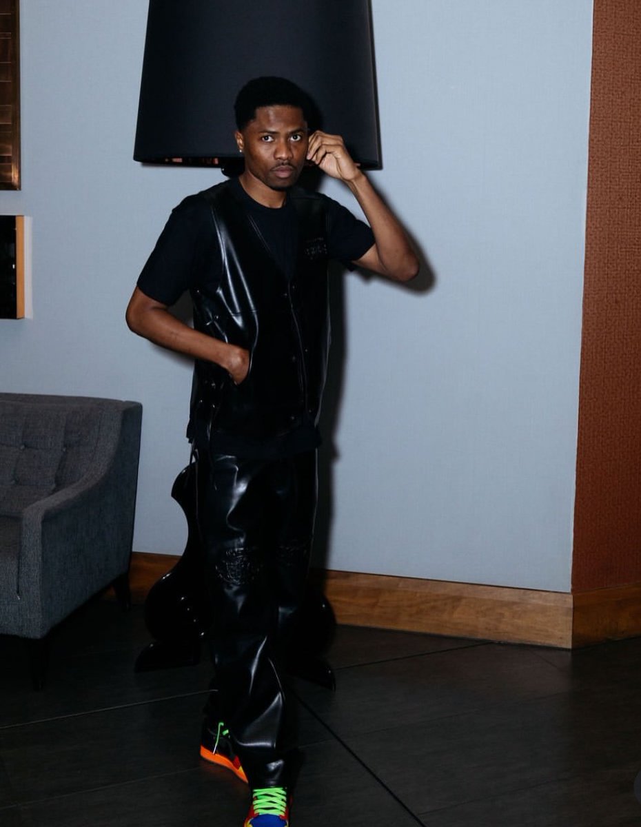 Steadily singing hosanna