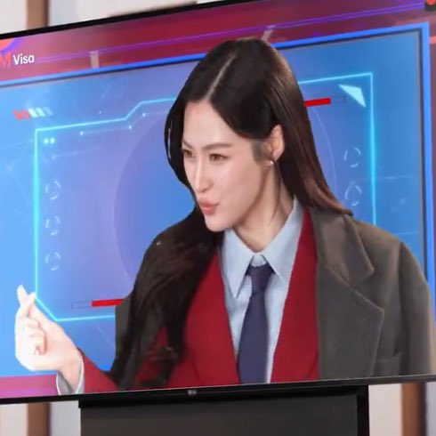 หล่อมากอะ เป็นคนที่ใส่สูทผุกไทด์แล้วออกมาดูดีมาก พวกเมะตี๋หน้าสวยนี่น้า