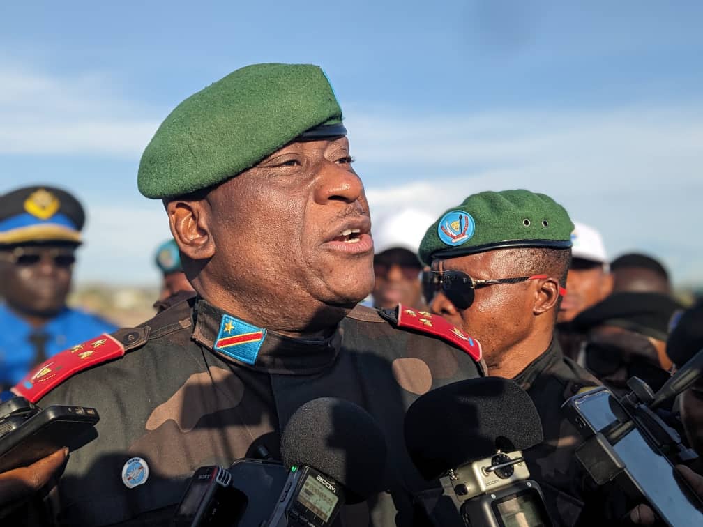 Plunda_lems's tweet photo. Les images des atrocités des ADF en ITURI sont effroyables. Chose grave, le gouvernement de Kinshasa reste très silencieux. La population de l'ITURI est abandonnée à son triste sort. Apparemment, le malheur de cette population de l'ITURI est d'être loin de la frontière avec le Rwanda, actuel bouc émissaire du gouvernement de Kinshasa. Car si l'ITURI avait un seul centimètre de frontière avec le Rwanda, Tshisekedi Muyaya et consorts n'allaient pas se priver de faire de longs communiqués, appelant à l'aide de papa Trump, mais aussi de voyager à travers le monde pour commander des rapports d'ONG, payer des lobbyistes en Occident afin de vendre le mensonge d'une soi-disant agression rwandaise. Ne soyez pas surpris lorsque l'AFC/M23 va libérer l'ITURI que le régime de Kinshasa ressuscite toutes les images des atrocités actuelles pour les imputer à l'AFC/M23 et au Rwanda. Autre chose, l'ITURI est en état de siège avec un gouvernement militaire très impliqué dans l'exploitation de l'or plutôt que de sécuriser la population.
@PatrickMuyaya @MONUSCO
@hrw  @UN_HRC @FelixMugenzi @FannyKaj1 @albcontact @CoulibalyBojana @cibalanky @Ekilaaa @TemuniP @MaishaRdc @TshisolaYan @TimKamanga @KamandaKela1 @LawrenceRugwiro @LawrenceKanyuka @UrujeniNathalie @CNangaa @bbisimwa @MoiseNyarugabo @BrendaMonkango