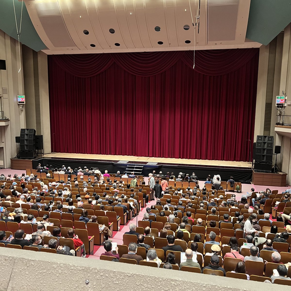 本日はNHKホールにて『DJ日本史』の公開収録の観覧に来ています。
開始が楽しみです😊
#dj日本史 
#nhk 
#nhk