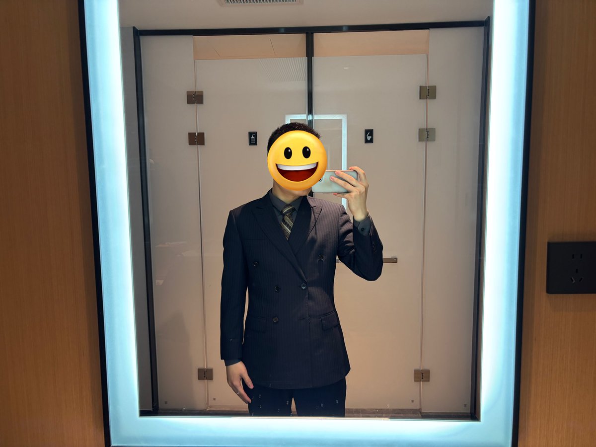 0371 喜欢健身的正装少年 tweet media