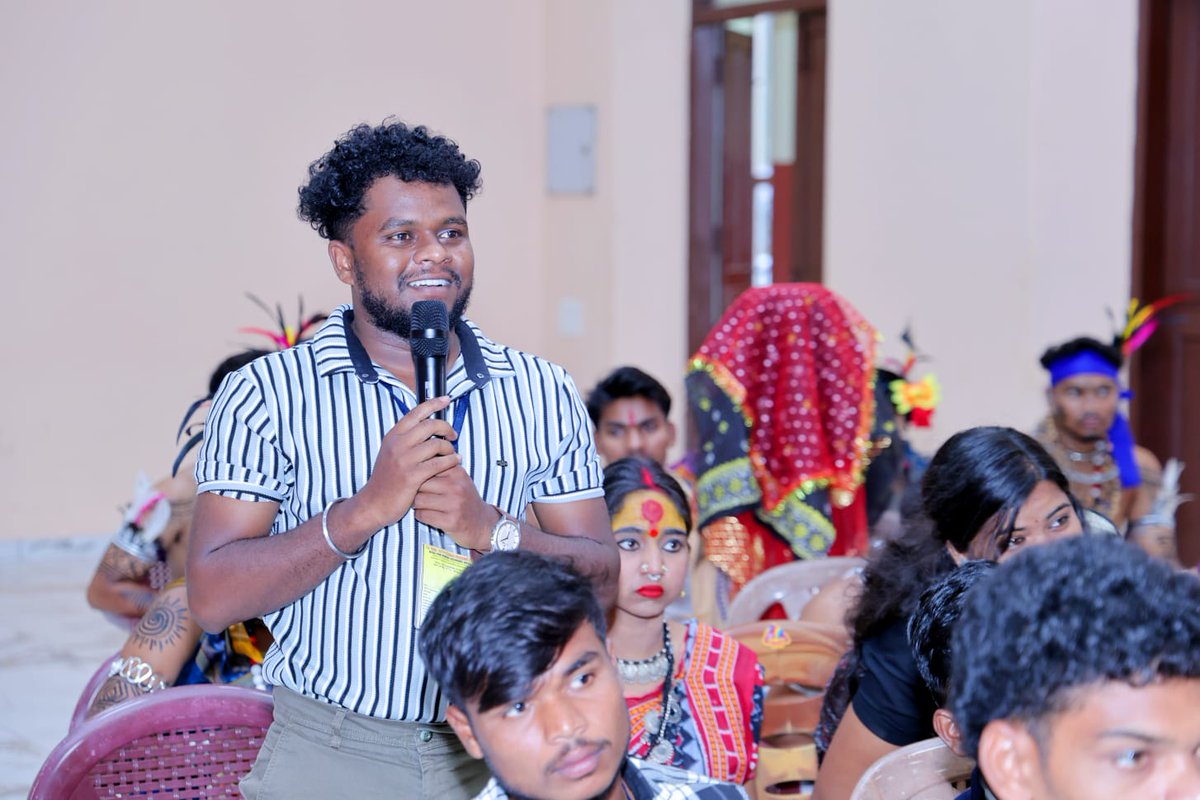 MYBTrivandrum's tweet photo. Smt. Anu Kumari, IAS, District Collector, Thiruvananthapuram, interacted with the participants of the 17th Tribal Youth Exchange Program and distributed prizes to declamation winners. 
#TYEP
@OfficeOf_MM
@khadseraksha
@YASMinistry 
@MYBharatHQ 
@MYBharatkerala https://t.co/YP4oEfS0Zb