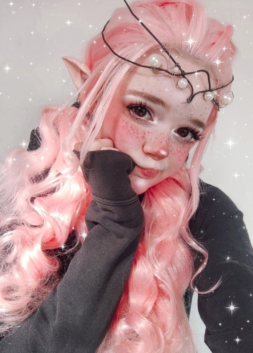 pixie_dumpling's tweet photo. Oh no! I heard your day was kinda meh today :(
Can I make it at least 1% better?
*slowly hands you my lollipop* 🍭
#cosplay #egirl #gamergirl #ddlg #otaku #animegirl #cosplaygirl #elfgirl #elfprincess #lollipop #nya #betterday #smile https://t.co/0XWpHUxfn7
