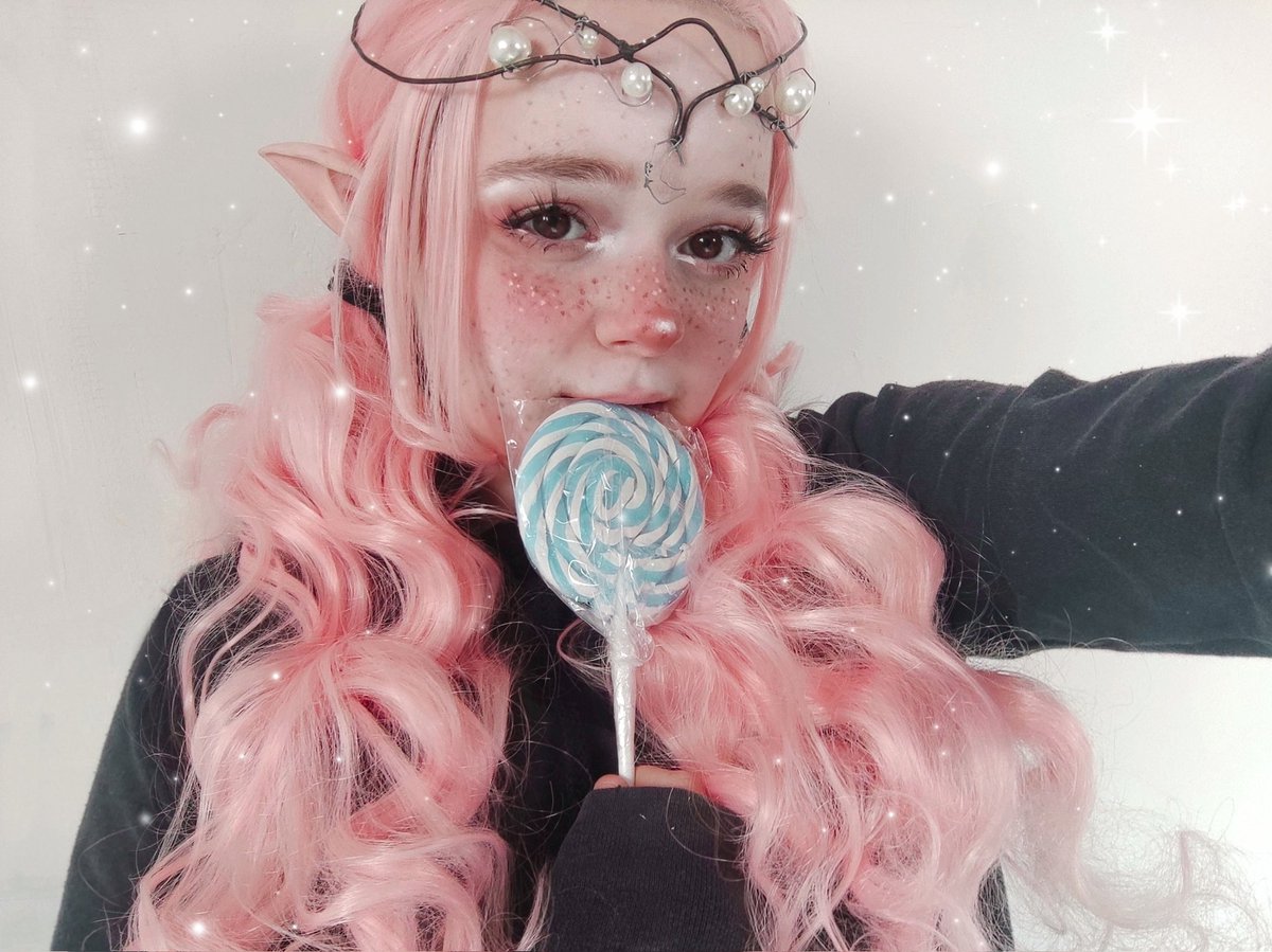 pixie_dumpling's tweet photo. Oh no! I heard your day was kinda meh today :(
Can I make it at least 1% better?
*slowly hands you my lollipop* 🍭
#cosplay #egirl #gamergirl #ddlg #otaku #animegirl #cosplaygirl #elfgirl #elfprincess #lollipop #nya #betterday #smile https://t.co/0XWpHUxfn7