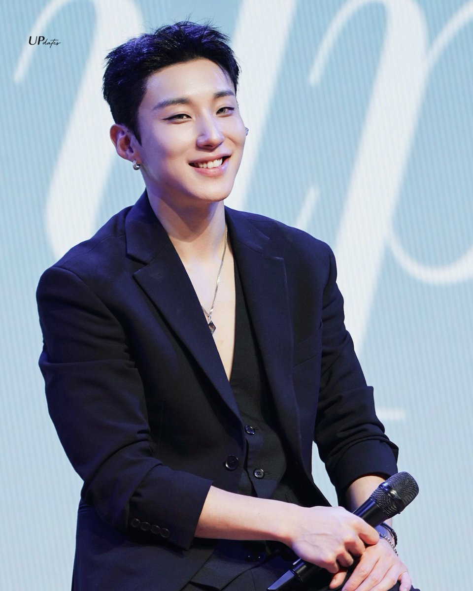 260314 [Hold up] 1부 

수트 진짜 잘어울리네…🖤

#문종업 #MoonJongUp
#文鐘業 #ムンジョンオプ
<a href="/jongup_official/">Jongup_Official</a>