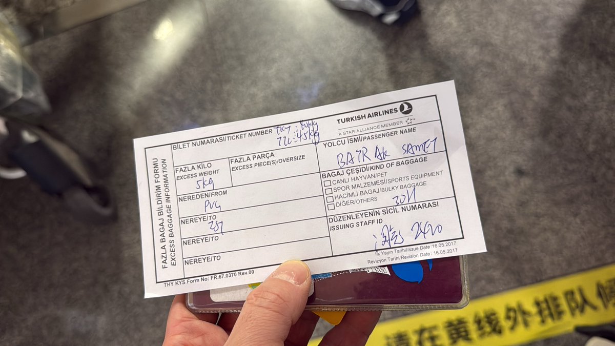 IfSametweet's tweet photo. @TK_HelpDesk  Shanghai de bavuldan el bagajina gecirmemek icin kirk takla attirdiginiz bu çinli supervizorler komisyonla mi calisiyor. Bunca yillik olumlu tecrubeleri bir anda silip attilar. $1000 dolar zaten bilet, $50 dolar icin yakisiyor mu! https://t.co/v7JH0zJ77C