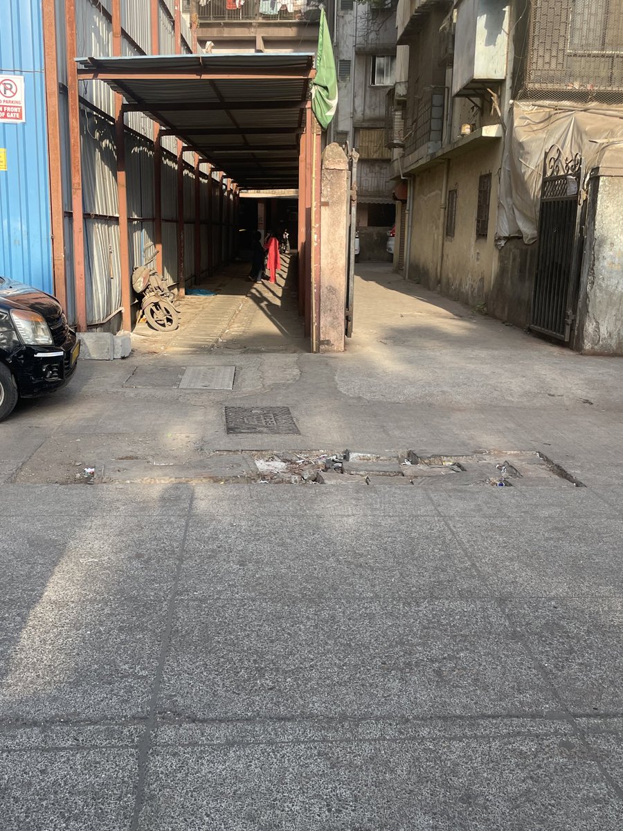explorethewow's tweet photo. Gas pipeline was burst here a month ago but the road is still not repaired properly which is causing severe disturbance to us I request @mybmc @mybmcWardL to please fix this issue as soon as possible. New hall road infront of afiya sai baba bldg kurla west https://t.co/pFCyN4SGBR