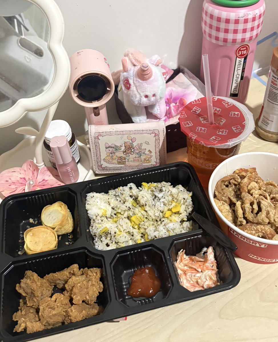 ౨ৎ karin. tweet media