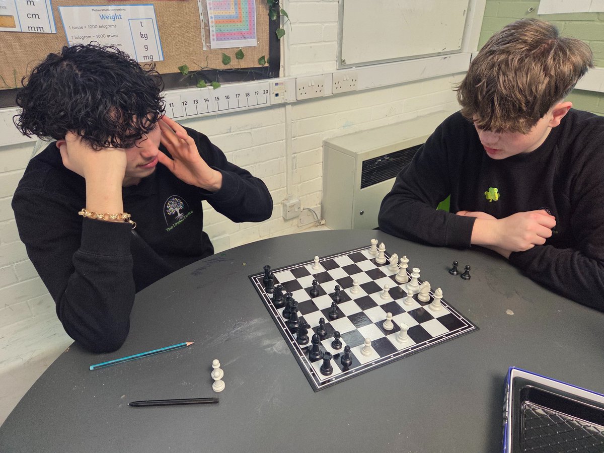 LindenCentreSSp's tweet photo. During Tutor time today, we have Taylen teaching Shazza how to play chess, it is lovely to see them building a relationship &amp; making their brains work ♟️🧑🏽‍🤝‍🧑🏼#friendship #chess https://t.co/vsK15UWU9s