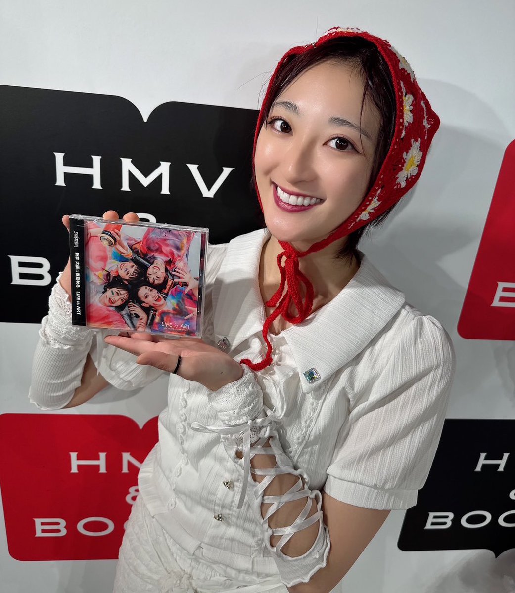 ssfwmona's tweet photo. 初シングル「LIFE is  ART」のリリースイベント、ありがとうございました！！！！

今日も本当に沢山の方々が来てくれたり、海外の方が観に来てくれて、モナの時のジャンケン大会見事に勝ってライブ見て笑顔で帰ってくれました！

嬉しかったですね〜🥰ライブを観てくれて笑顔で帰ってくれるん最高💘 https://t.co/avmOMFb6TF