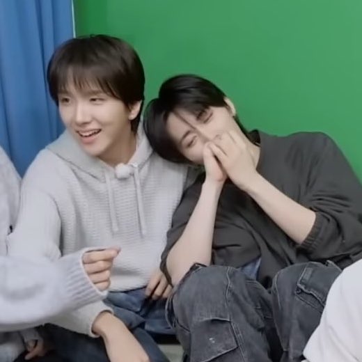 곰이 ʕ•ᴥ•ʔ tweet media