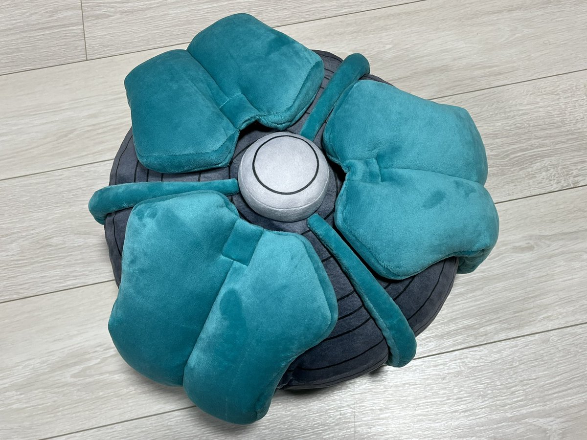 MasashiKNAVE's tweet image. フォロワーさんのご好意で無事にユニットガイバークッションをゲット出来ました！
この度はありがとうございました🥰
#ガイバー40周年記念展 
#強殖装甲ガイバー
#maxfactory