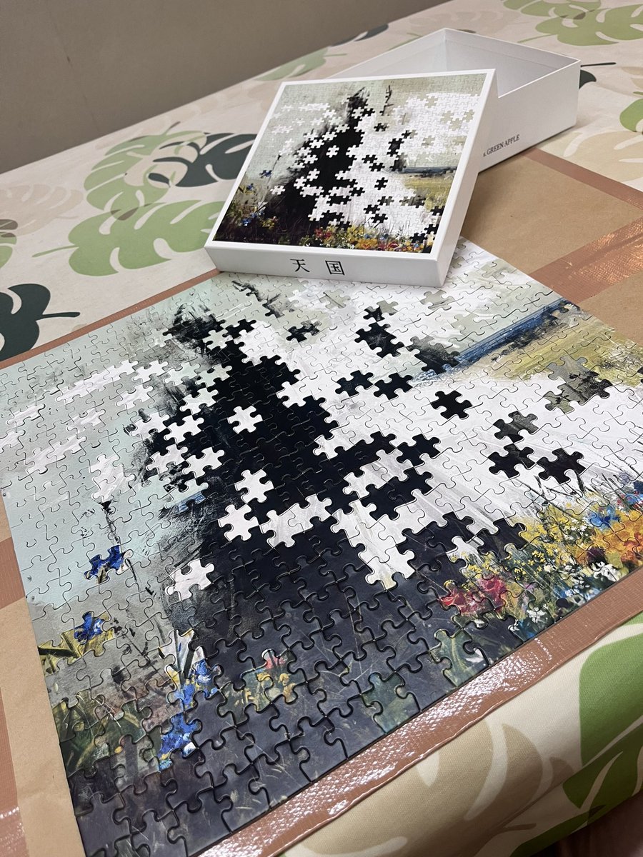 S_Na1214's tweet photo. 2連休をパズルに費やした。
裏面に番号ふってあるけど、見たら終わりだと思って死ぬ気で頑張った。
 #ミセス #mga  #MrsGreenApple 
 #天国 #天国パズル #鬼ムズ https://t.co/wuIAdDHKer