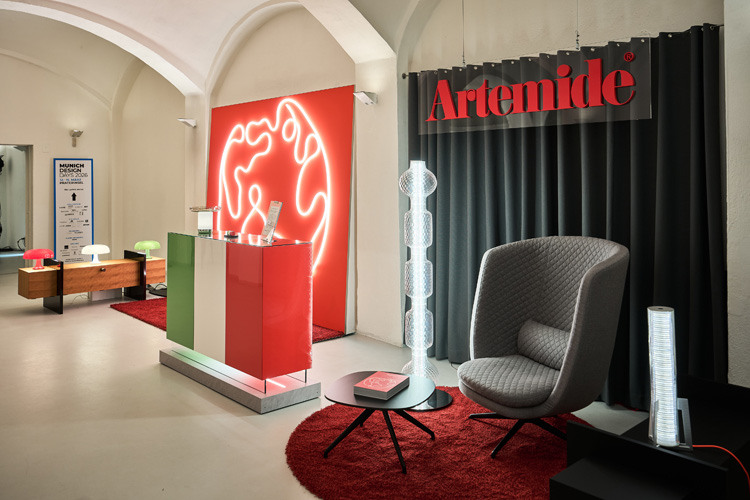 on-light tweet media