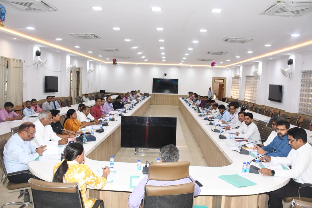 DM Prayagraj tweet media