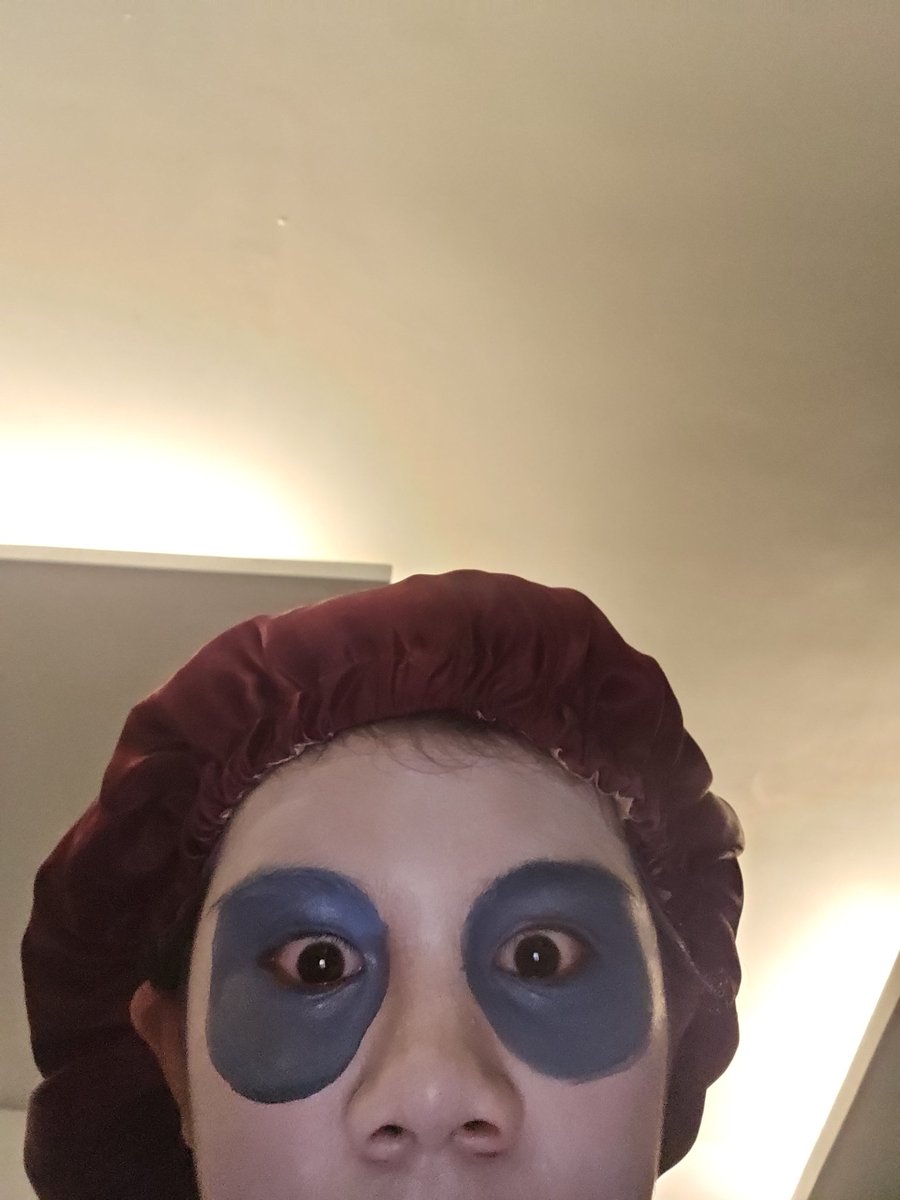 its 8 pm and im attempting la muerte makeup