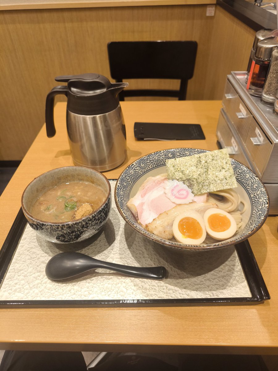 torion075's tweet photo. 今日は南越谷の中華そば葵 新越谷ヴァリエ店へ特製濃厚つけ麺大盛を濃厚なスープに麺が良く絡み最高に美味しかったです。 https://t.co/lphzSs7Sua