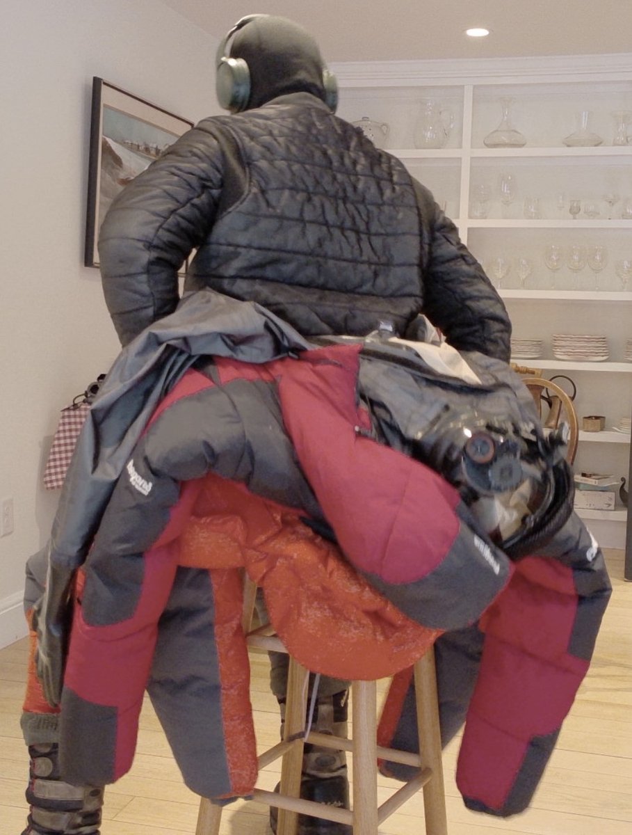 Sneusuit tweet media