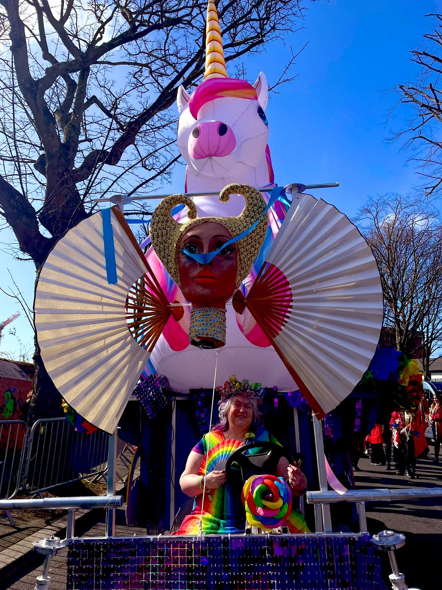 OEimhear's tweet photo. What would you be doing on a sunny St Patrick’s Day but driving a float celebrating all the Irish LGBTQAI+ people. #PatricksDay #StPatricksDay #PaddysDay #SaintPatricksDay https://t.co/qfaThc7EcB