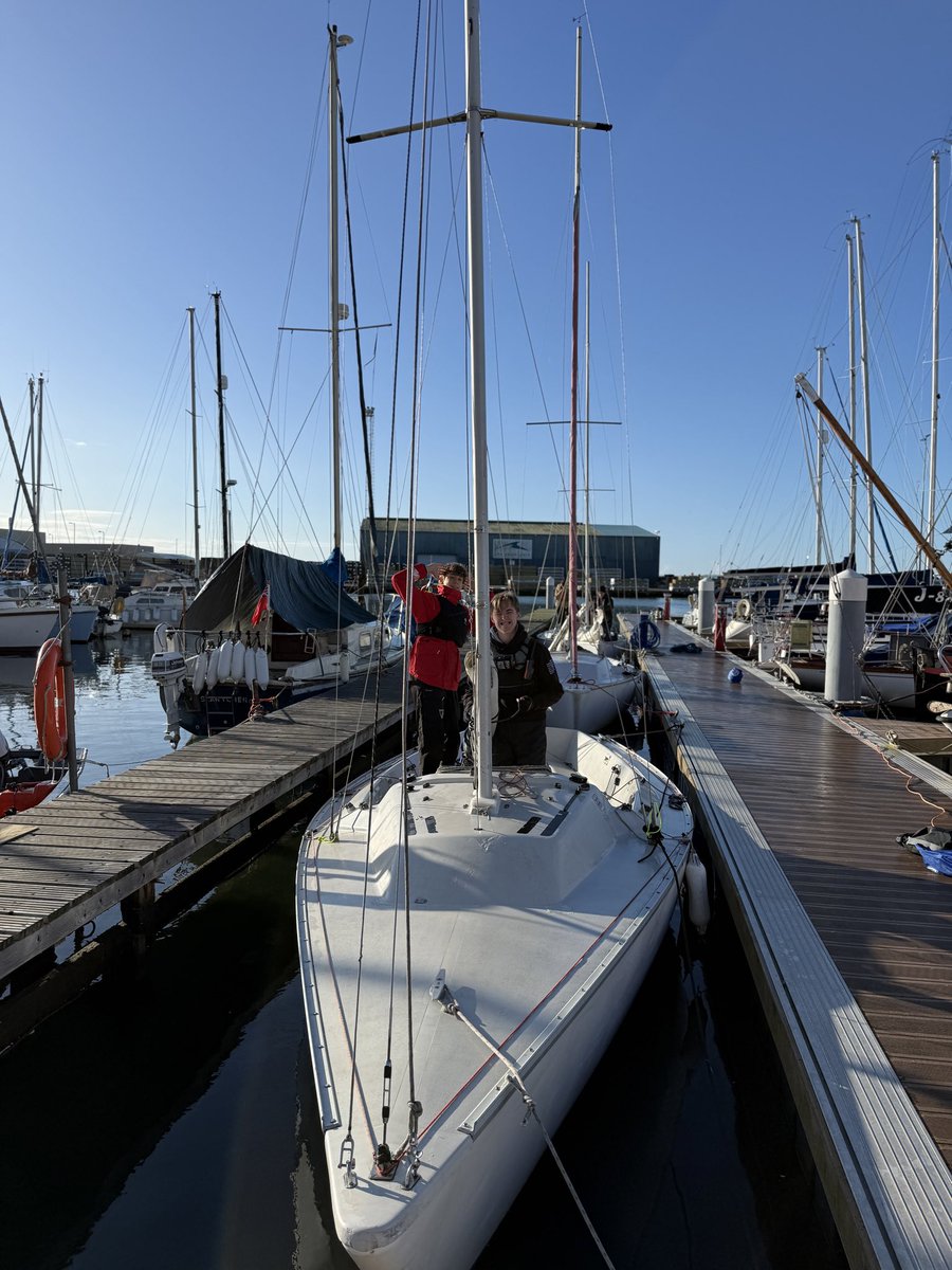 RobertJRattray's tweet photo. Family were lucky to go sailing on Sonars with @SussexYachtClub at the weekend as part of preparations and training for a possible entry to the 200th anniversary of Cowes Week….  What a glorious day for a pursuit race and solid conditions for spinnaker work. https://t.co/YgBYbYDQGV