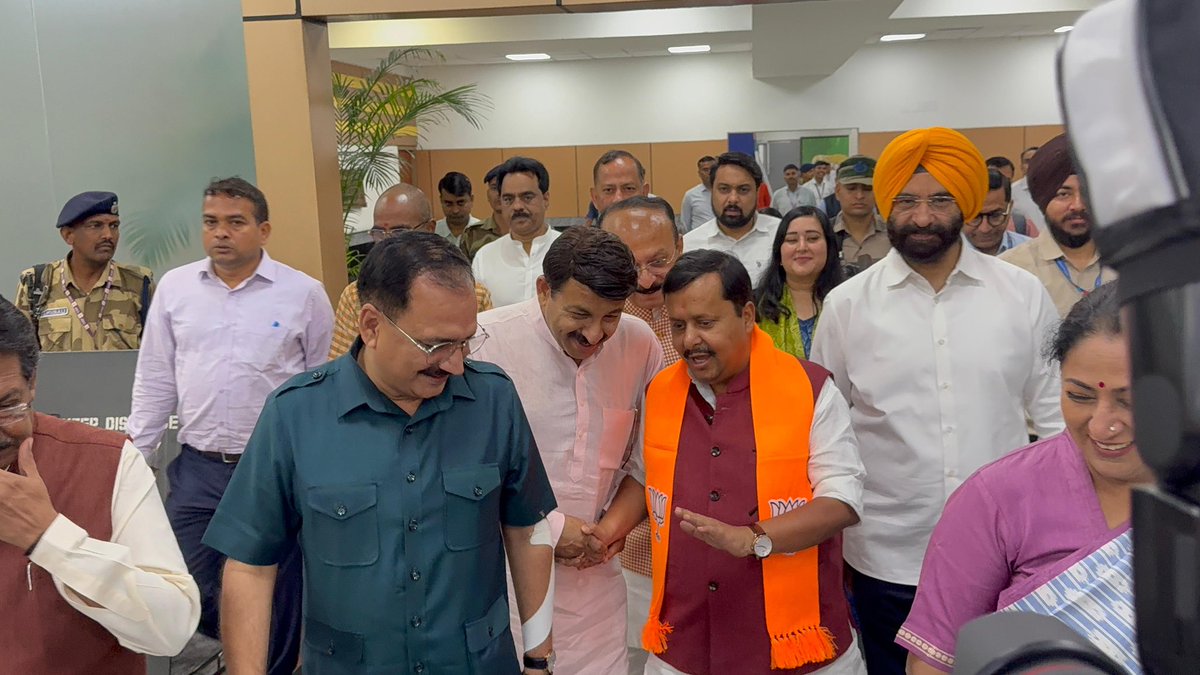 Manoj Tiwari tweet media