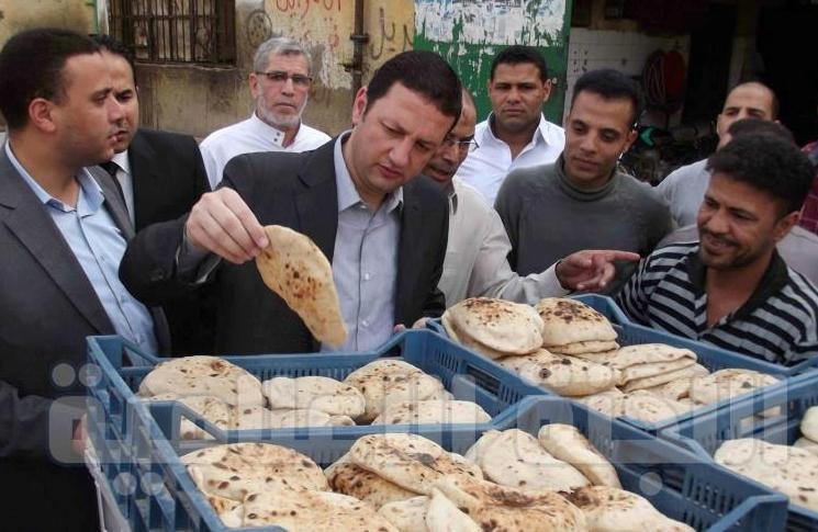 سجن الظلمة المصريون يوسف ظلما؛فابتلى الله عمومهم بالقحط والجفاف،ولم ينقذهم منه إلا خروج يوسف من سجنه.

ووالله إنى أرى ماينزل بمصر من ضيق العيش وشح المؤونة ليس إلا بسبب ظلم باسم عودة وإخوانه،

فمصر هى #مصر  ومواردها كما هى،وهى-كما سماها خالقها- خزائن الأرض،ولكن علو الفجار وظلم