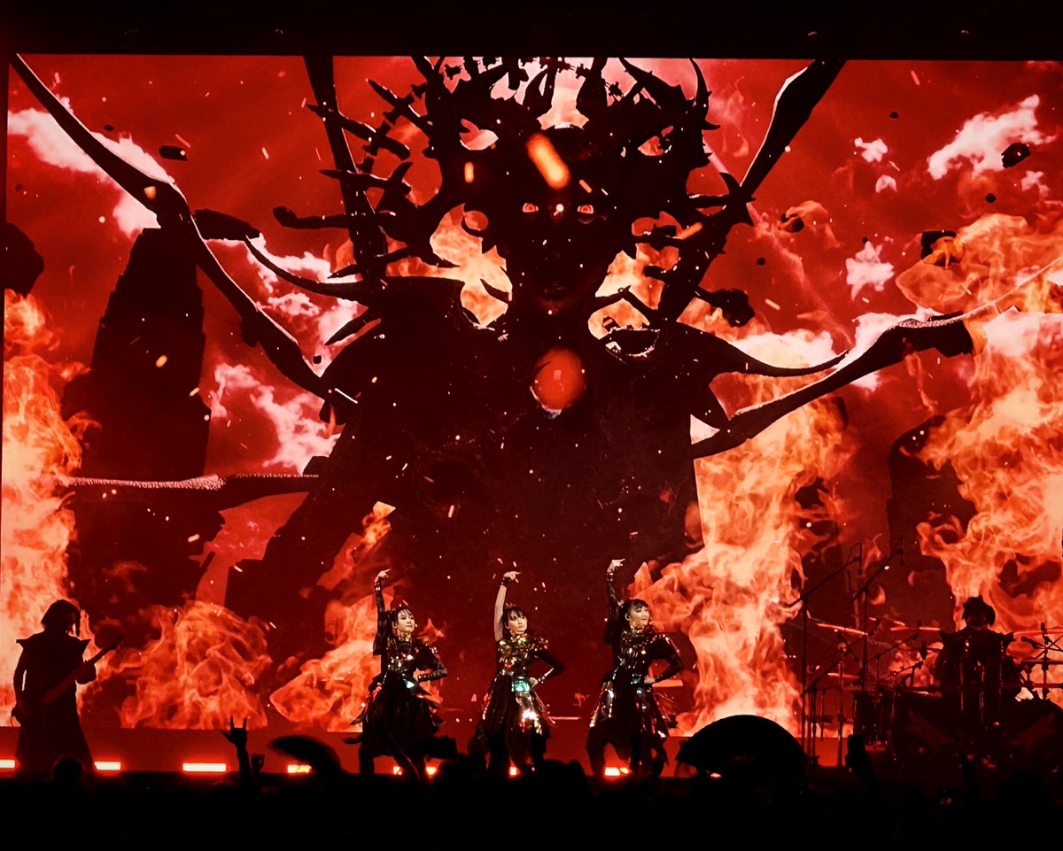 BABYMETAL tweet media