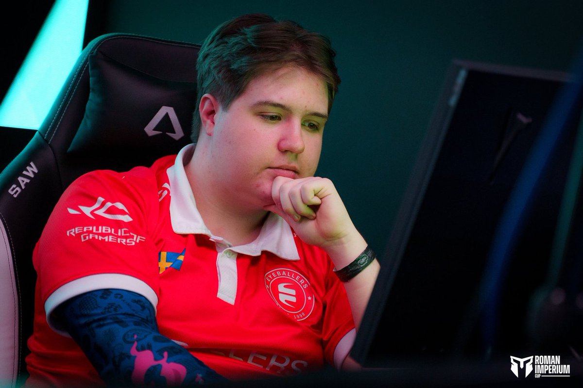 EYEBALLERS tweet media