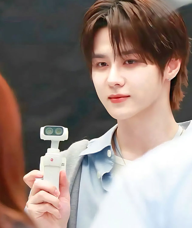 The new camera tweet media