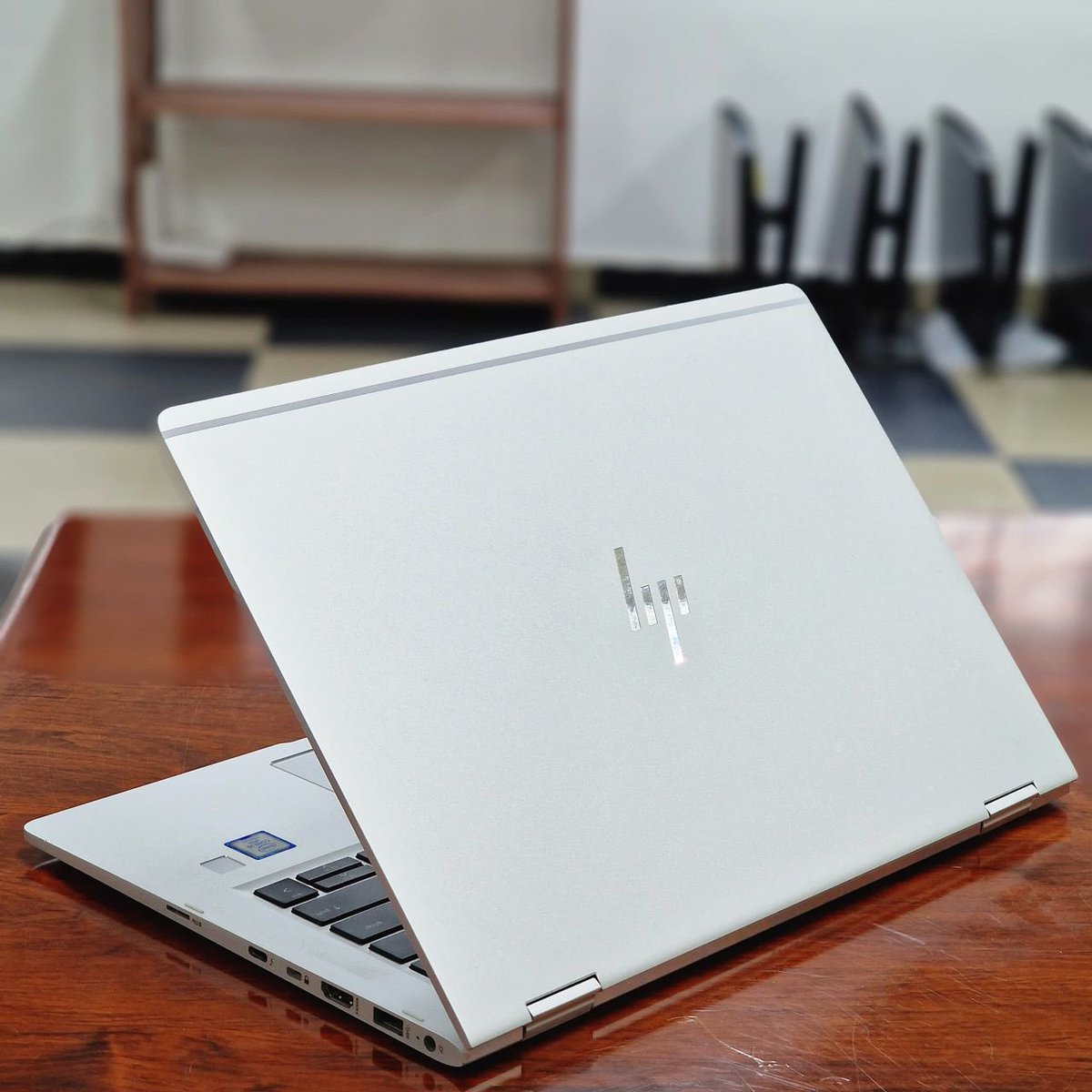 PassiTronics's tweet photo. ⭐ HP EliteBook x360 1030 G2

🍁 Intel Core i5 7ᵉ Gen —2.7 GHz (Turbo 3.5 GHz)
🍁 16 Go RAM · SSD 256 Go NVMe
🍁 Écran 13.3” Full HD Tactile 360° IPS anti-reflet
🍁 Déverrouillage facial 
🍁 Batterie longue durée

💰Prix : 200 000 Fcfa

📲 Infos &amp; commandes : 691 24 97 04
Douala https://t.co/Jo299HmAaF