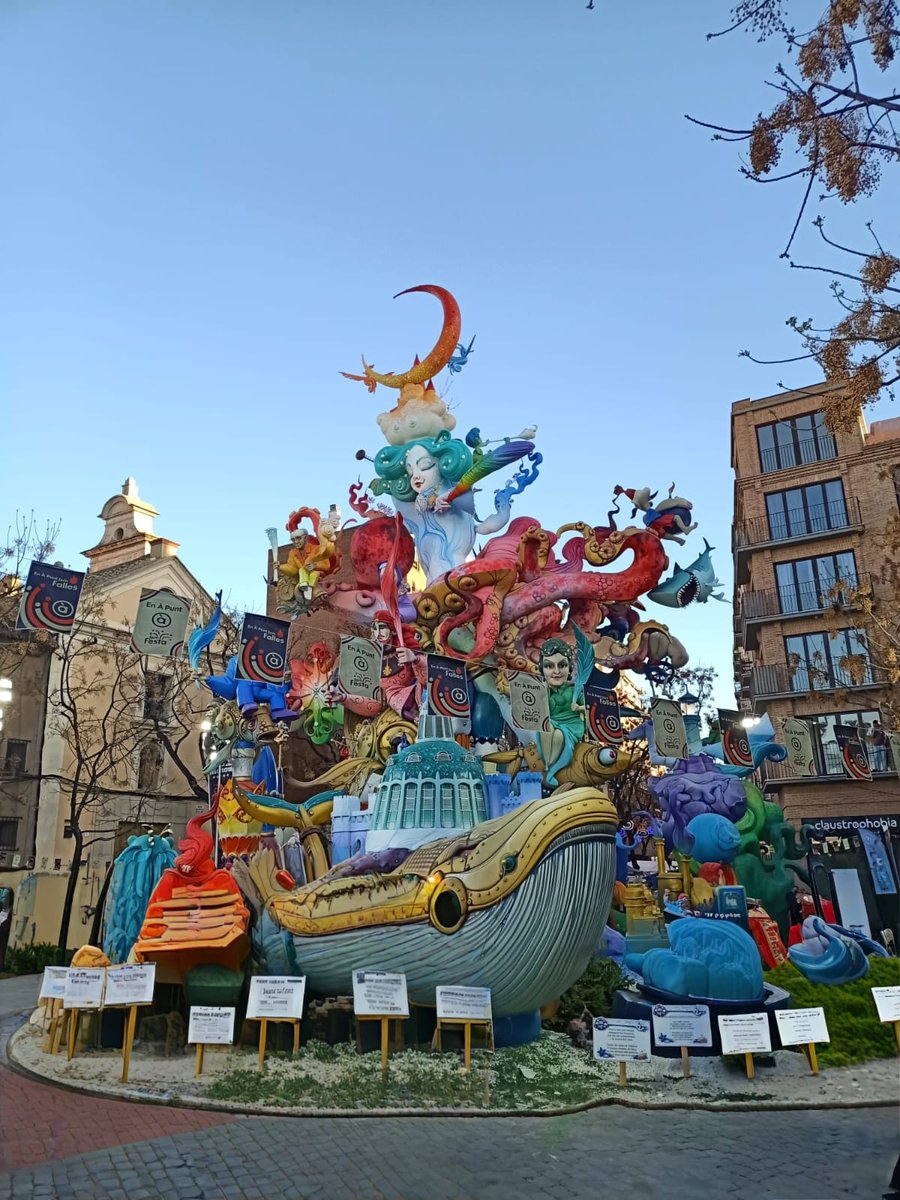 La_gata_bonita's tweet photo. 📸Falla Na Jornada
📸 Falla Pz.Reina
#Fallas
#Valencia
#Marzo2026
#FallesDeValencia
#LaMillorFestaDelMon
#streetphotography
@AjuntamentVLC
@c_valenciana
@valenciabonita_
@ValenciaMitica
@Valenciaturismo
@spain @LasFallas
@CEFAPIT @tastespain
@apunt_media https://t.co/9TVsMQeAhm