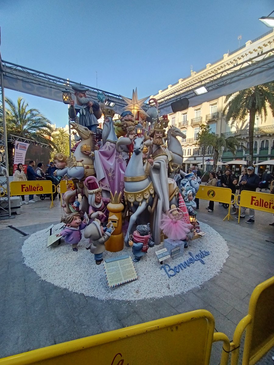 La_gata_bonita's tweet photo. 📸Falla Na Jornada
📸 Falla Pz.Reina
#Fallas
#Valencia
#Marzo2026
#FallesDeValencia
#LaMillorFestaDelMon
#streetphotography
@AjuntamentVLC
@c_valenciana
@valenciabonita_
@ValenciaMitica
@Valenciaturismo
@spain @LasFallas
@CEFAPIT @tastespain
@apunt_media https://t.co/9TVsMQeAhm