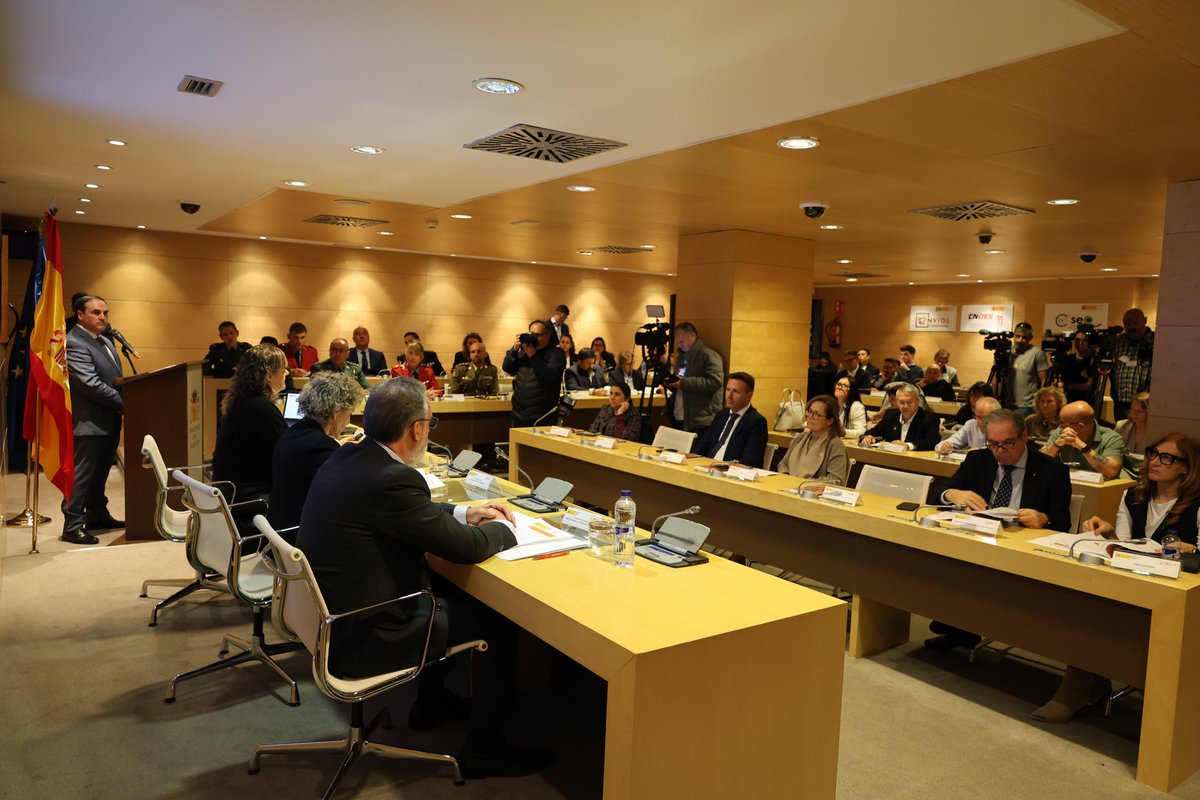 cndes_oficial's tweet photo. 📑La Secretaria de Estado de Seguridad preside hoy la presentación del Informe Anual 2026 de #CNDES de #personasdesaparecidas con los datos estadísticos en 2025📊ante #FFCCS y asociaciones/fundaciones
Puedes consultarlo aqui🫴https://t.co/Q3dyAPGldG https://t.co/nE3T7Q7Yrv