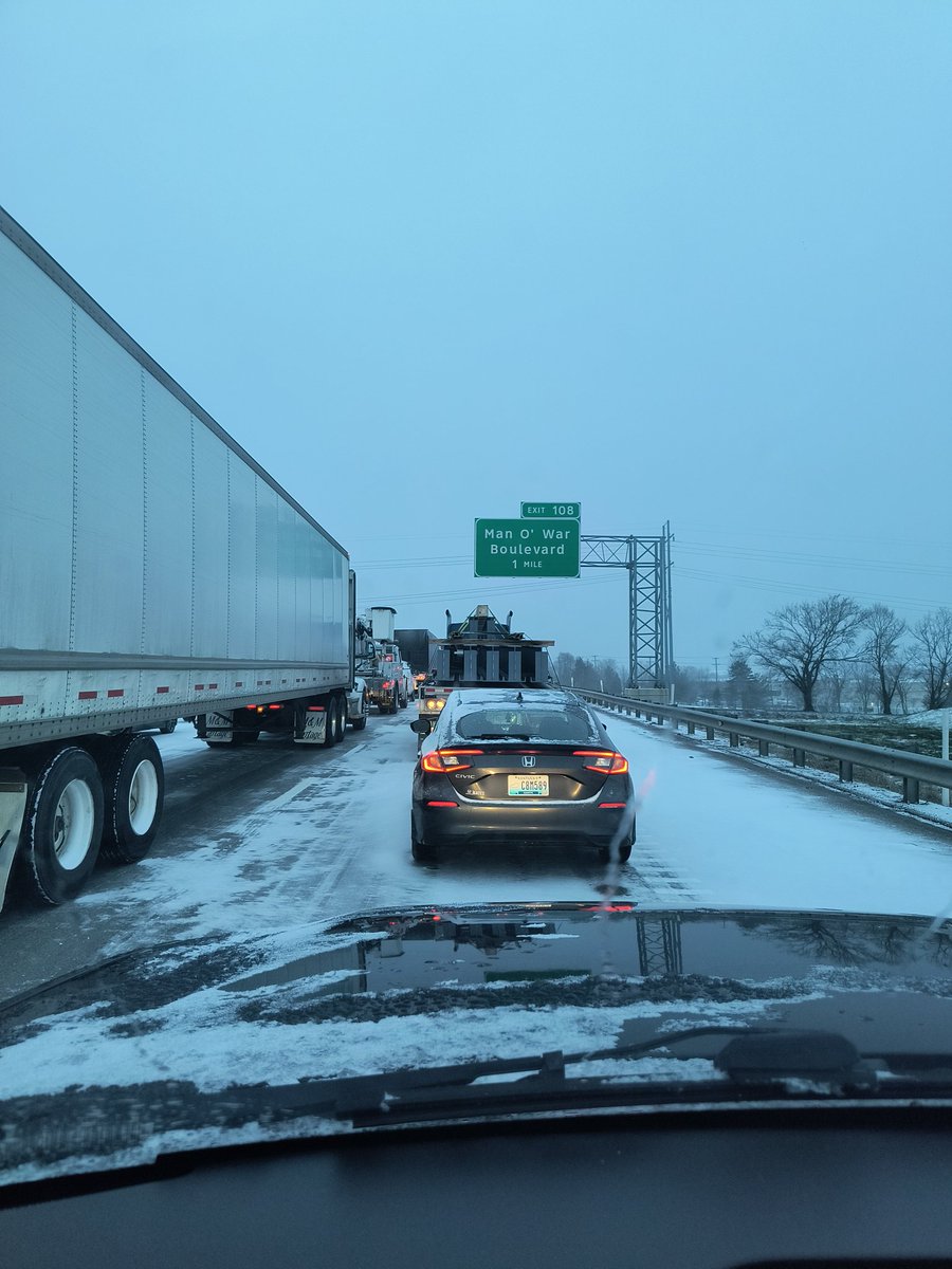 guarddad's tweet photo. @JackPattietalks sitting here for almost hour with no movement...75 S at Winchester Rd overpass https://t.co/4HVqR8V82M