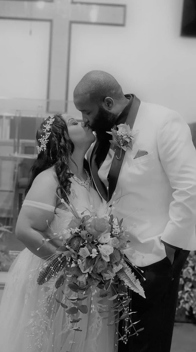 J__H0pp's tweet photo. Like to say happy anniversary to @mrs_hopp0317, the queen of my life! I pray that God continues giving her her hearts desires and blessing her walk!

Know that love is unconditional over here and that I’m looking forward to making more memories with you! I love you😘 https://t.co/GTtc86hsr2