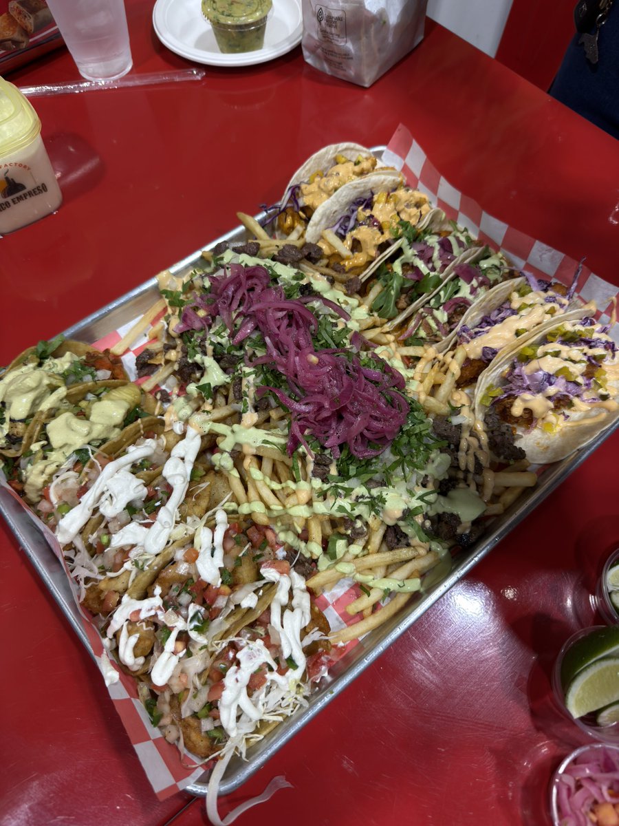 sjanicef's tweet photo. reminiscing the tacos and loaded fries i had yesterday https://t.co/d2lvurhkJI