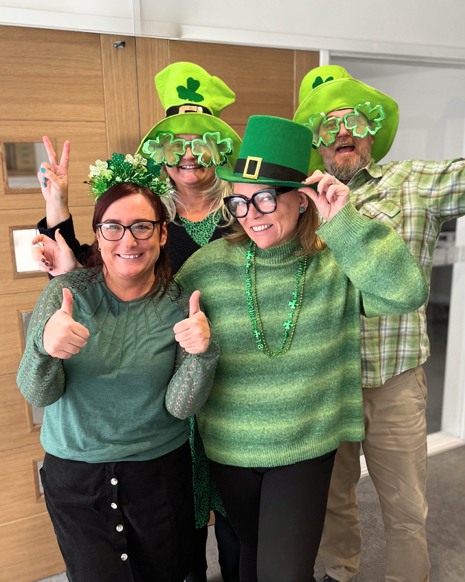 LandofBeds's tweet photo. Big thanks to our customer service team for getting into the St. Patrick’s Day spirit and making the day a little brighter for everyone 💚🍀

They really went all out to celebrate. https://t.co/GzIDEoUDVG
