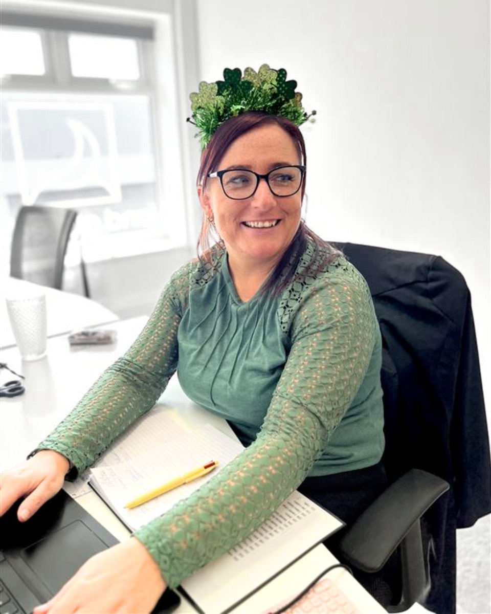 LandofBeds's tweet photo. Big thanks to our customer service team for getting into the St. Patrick’s Day spirit and making the day a little brighter for everyone 💚🍀

They really went all out to celebrate. https://t.co/GzIDEoUDVG