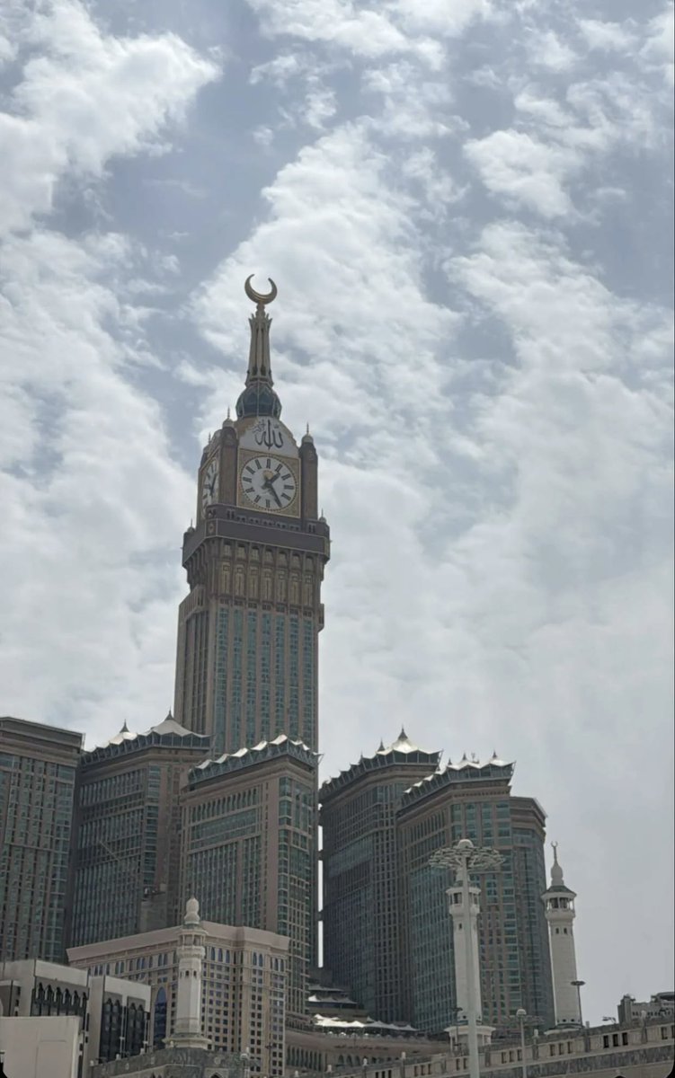 ftu_i9's tweet photo. ﴿ رَبِّ أَوزِعني أَن أَشكُرَ نِعمَتَكَ الَّتي أَنعَمتَ عَلَيَّ ﴾
الحمدلله على تمام العمره اللهُّم اجعلها عمرة مقبولة وسعياً مشكوراً وذنباً مغفوراً و دعاءً مُستجاباً🤍 https://t.co/HPrO89D5dJ
