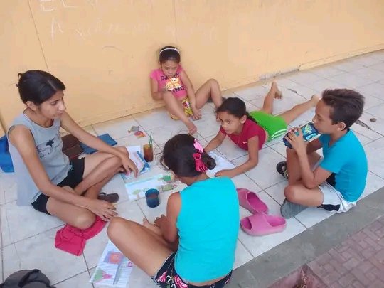 #Imías Profesora de artes visuales Gretel Plumas impartiendo sus acostumbrados talleres de creación.