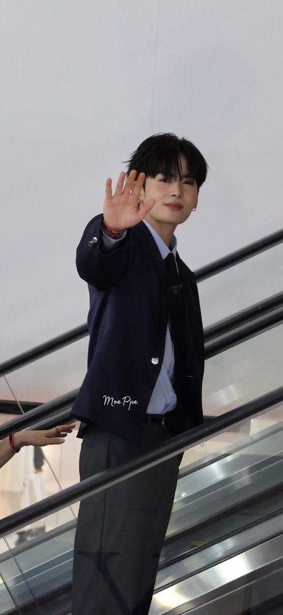 𝑴𝑶𝑬🌷 tweet media